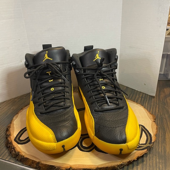 Jordan Retro 12 - University Gold - Picture 6 of 7